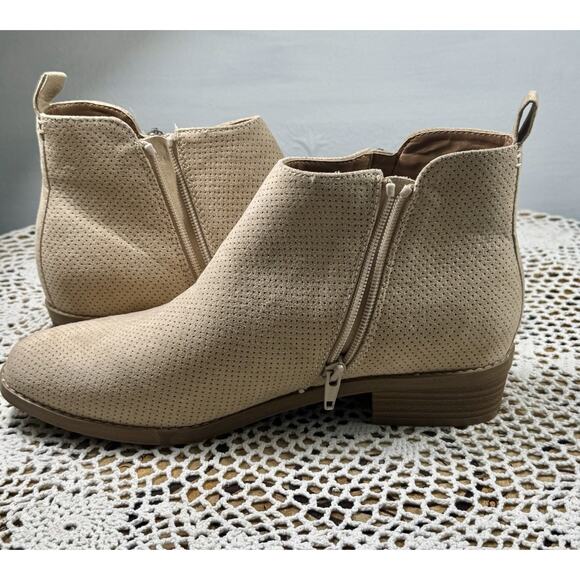Ladies Ankle Booties Size 8.5 M Beige by Universal Threads Zip-up sku 3336 - Picture 4 of 8